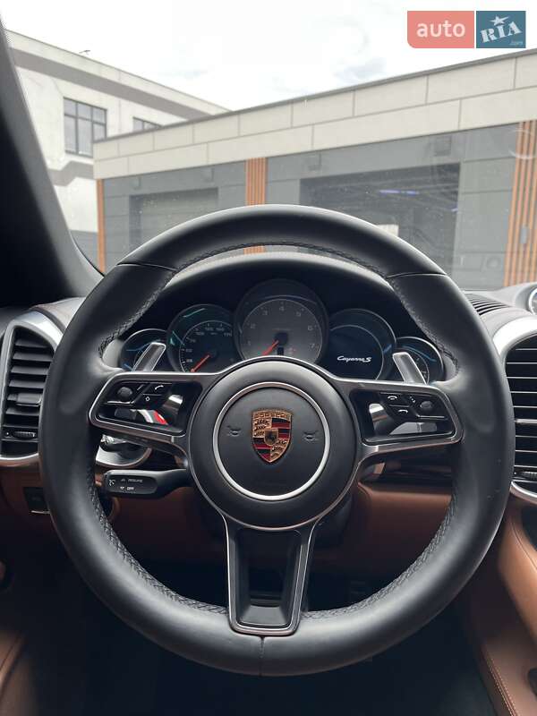 Внедорожник / Кроссовер Porsche Cayenne 2016 в 
