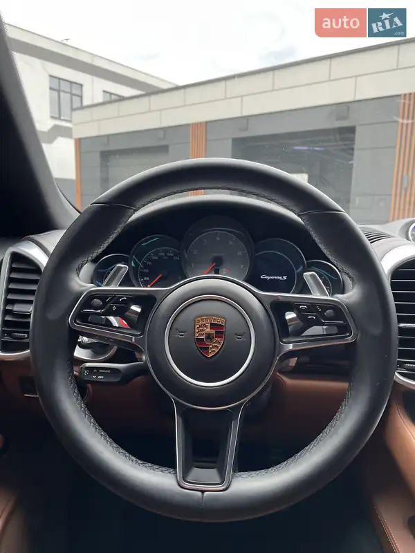 Внедорожник / Кроссовер Porsche Cayenne 2016 в 