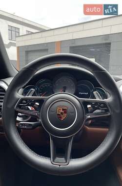 Внедорожник / Кроссовер Porsche Cayenne 2016 в 