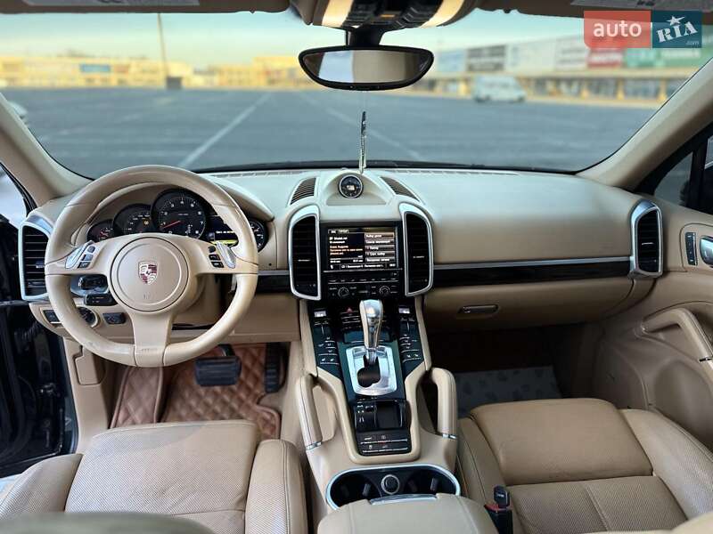Внедорожник / Кроссовер Porsche Cayenne 2011 в Черновцах