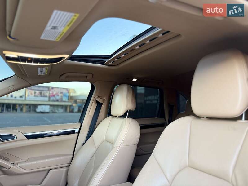 Внедорожник / Кроссовер Porsche Cayenne 2011 в Черновцах