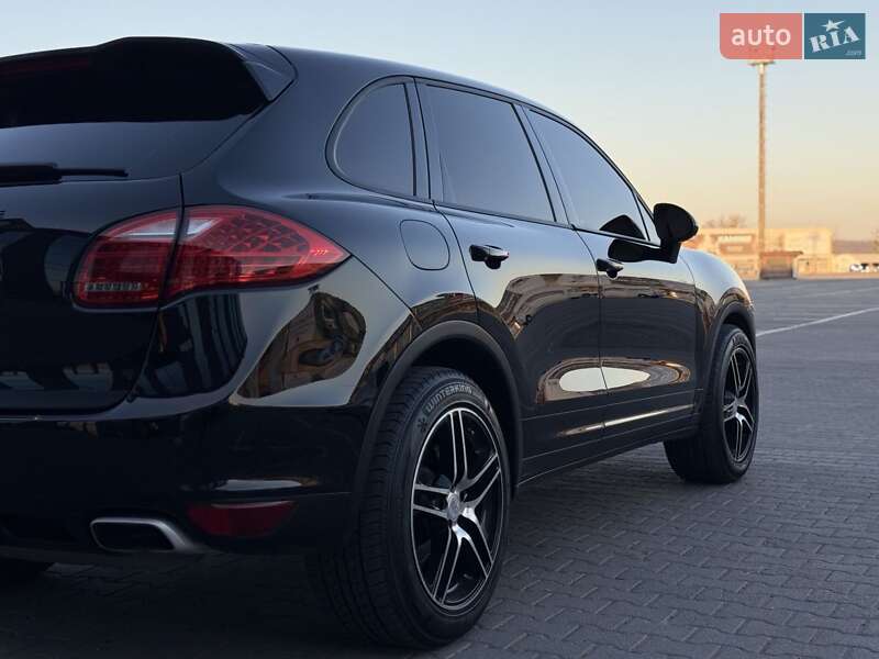 Внедорожник / Кроссовер Porsche Cayenne 2011 в Черновцах