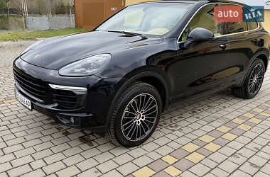 Внедорожник / Кроссовер Porsche Cayenne 2015 в 