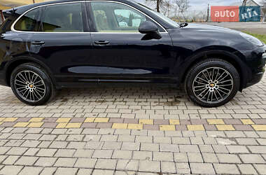 Внедорожник / Кроссовер Porsche Cayenne 2015 в 