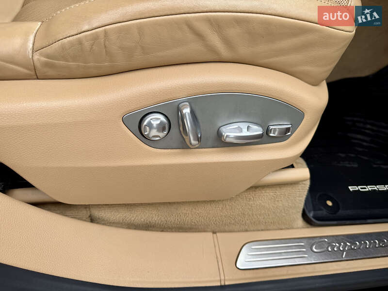 Внедорожник / Кроссовер Porsche Cayenne 2015 в Бродах
