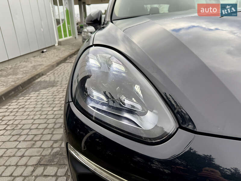 Внедорожник / Кроссовер Porsche Cayenne 2015 в Бродах