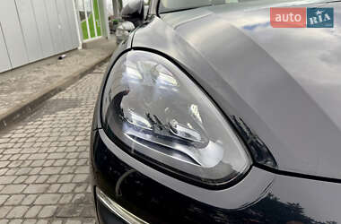 Внедорожник / Кроссовер Porsche Cayenne 2015 в 