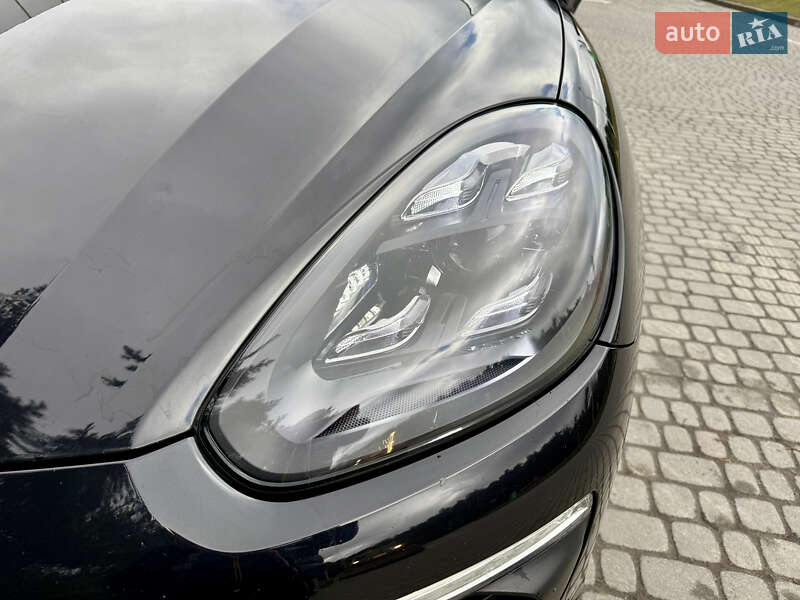 Внедорожник / Кроссовер Porsche Cayenne 2015 в Бродах