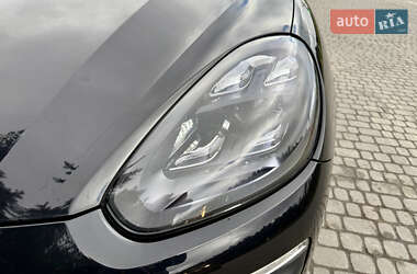 Внедорожник / Кроссовер Porsche Cayenne 2015 в 