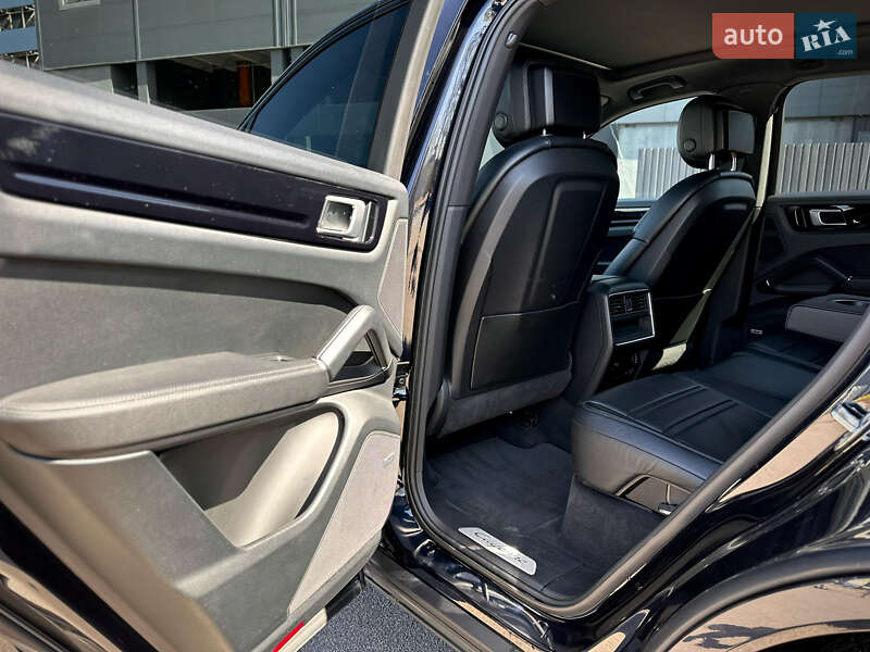 Позашляховик / Кросовер Porsche Cayenne 2019 в Києві