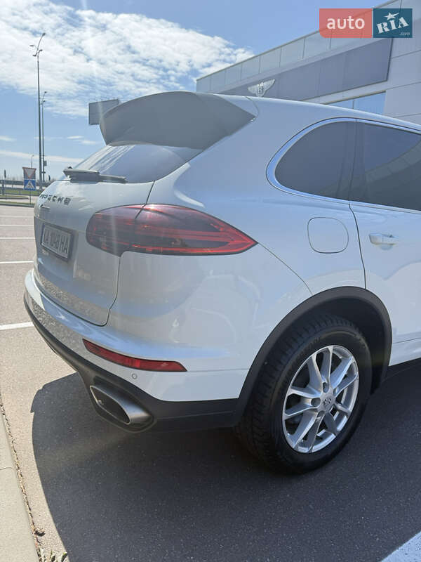 Внедорожник / Кроссовер Porsche Cayenne 2015 в Киеве