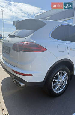 Позашляховик / Кросовер Porsche Cayenne 2015 в 