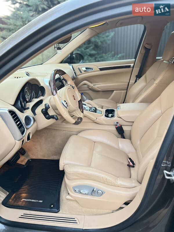 Внедорожник / Кроссовер Porsche Cayenne 2012 в Киеве
