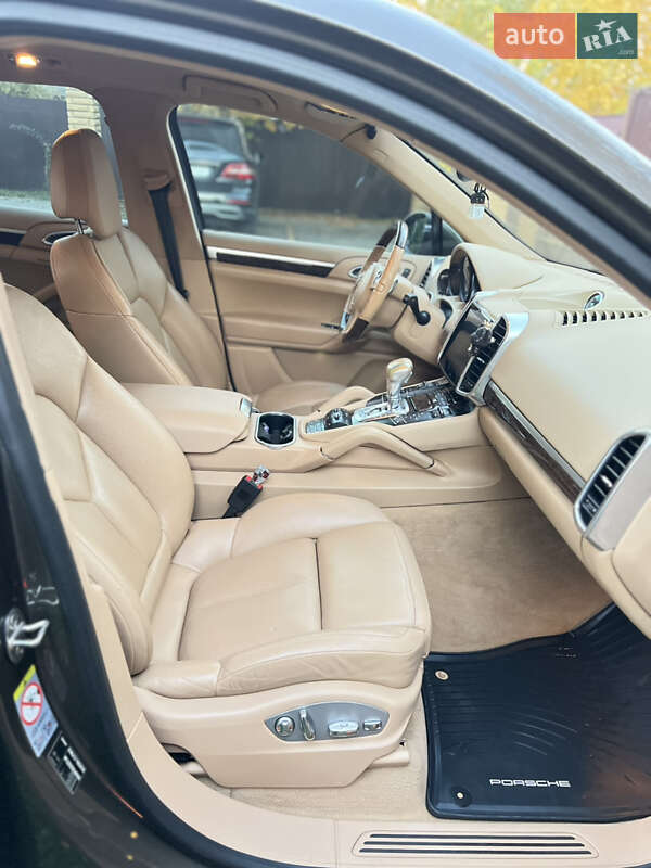 Внедорожник / Кроссовер Porsche Cayenne 2012 в Киеве