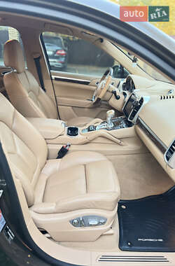 Позашляховик / Кросовер Porsche Cayenne 2012 в 