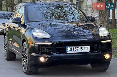 Внедорожник / Кроссовер Porsche Cayenne 2015 в 