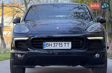 Внедорожник / Кроссовер Porsche Cayenne 2015 в 