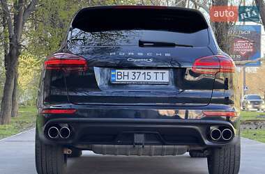 Внедорожник / Кроссовер Porsche Cayenne 2015 в 