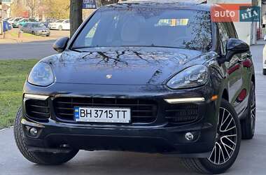 Внедорожник / Кроссовер Porsche Cayenne 2015 в 