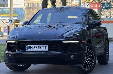 Внедорожник / Кроссовер Porsche Cayenne 2015 в 