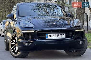 Внедорожник / Кроссовер Porsche Cayenne 2015 в 