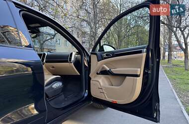 Внедорожник / Кроссовер Porsche Cayenne 2015 в 