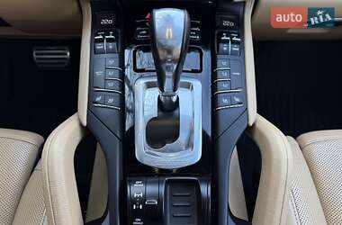 Внедорожник / Кроссовер Porsche Cayenne 2015 в 