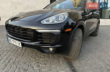 Внедорожник / Кроссовер Porsche Cayenne 2016 в 