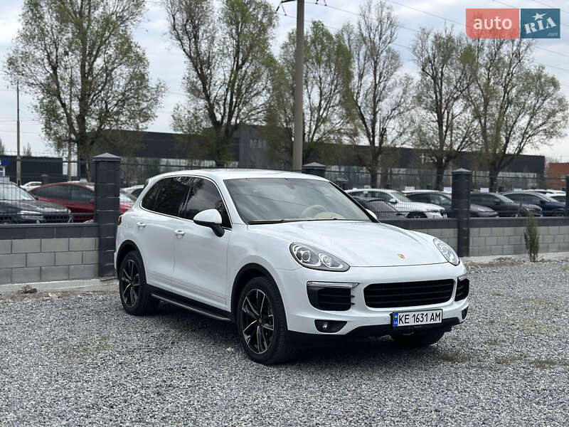 Внедорожник / Кроссовер Porsche Cayenne 2016 в 