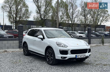 Внедорожник / Кроссовер Porsche Cayenne 2016 в 