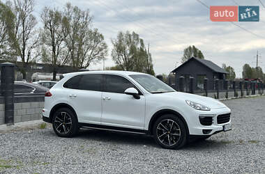 Внедорожник / Кроссовер Porsche Cayenne 2016 в 