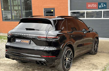 Внедорожник / Кроссовер Porsche Cayenne 2021 в 