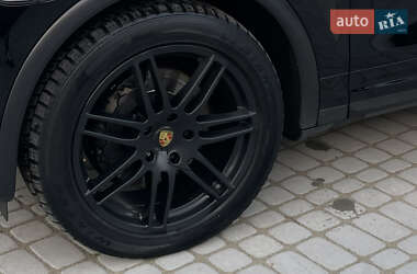Позашляховик / Кросовер Porsche Cayenne 2012 в 