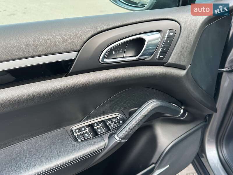 Внедорожник / Кроссовер Porsche Cayenne 2015 в Киеве фото 13 Внедорожник / Кроссовер Porsche Cayenne 2015 в Киеве