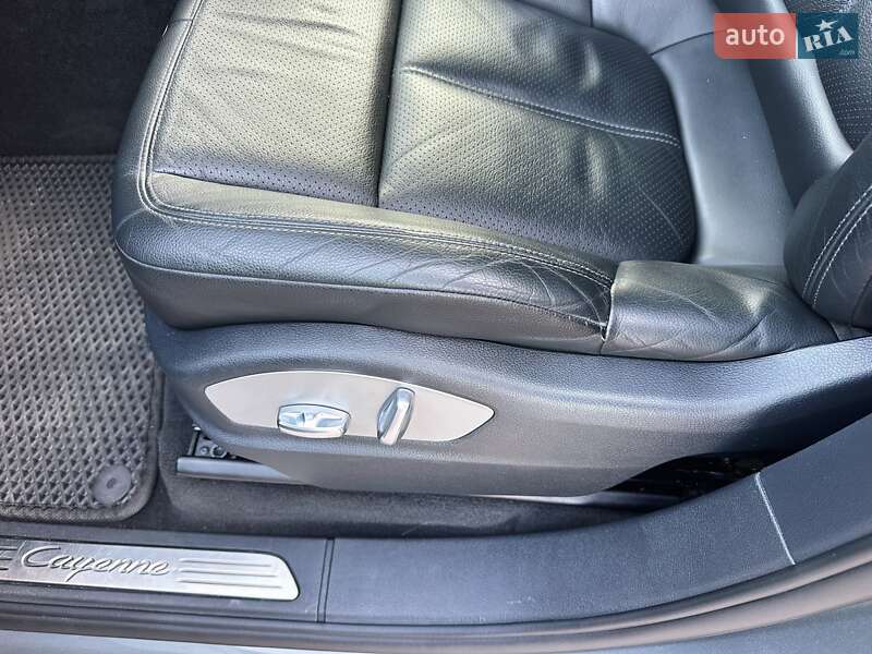 Внедорожник / Кроссовер Porsche Cayenne 2015 в Киеве фото 33 Внедорожник / Кроссовер Porsche Cayenne 2015 в Киеве