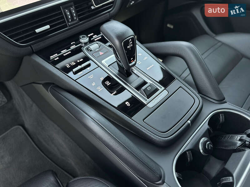 Позашляховик / Кросовер Porsche Cayenne 2019 в Києві