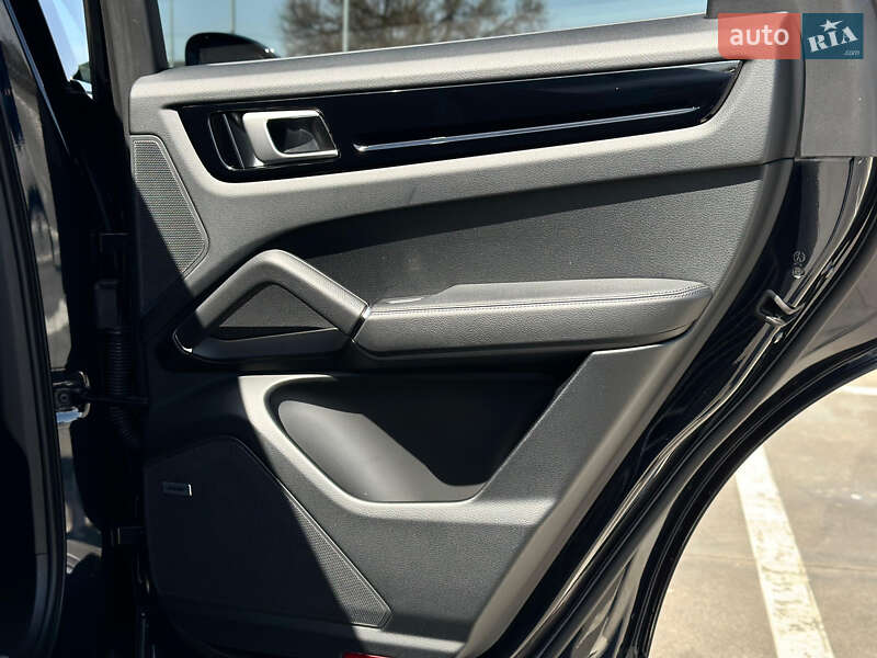 Позашляховик / Кросовер Porsche Cayenne 2019 в Києві