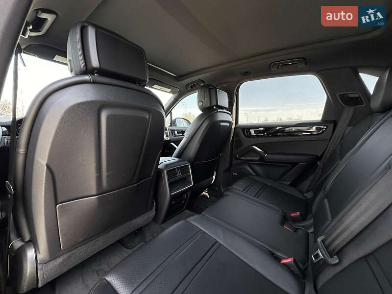 Позашляховик / Кросовер Porsche Cayenne 2019 в Києві
