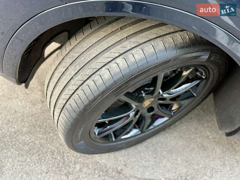 Внедорожник / Кроссовер Porsche Cayenne 2019 в Киеве