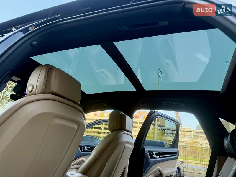 Внедорожник / Кроссовер Porsche Cayenne 2019 в Киеве