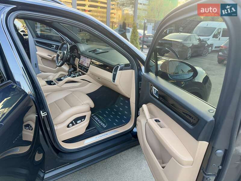 Внедорожник / Кроссовер Porsche Cayenne 2019 в Киеве