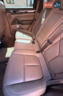Позашляховик / Кросовер Porsche Cayenne 2012 в 