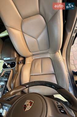 Позашляховик / Кросовер Porsche Cayenne 2012 в 