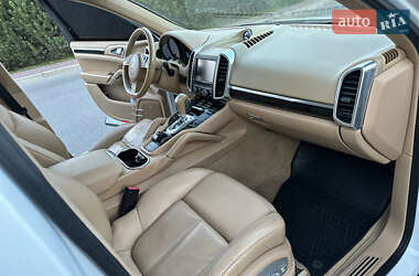 Внедорожник / Кроссовер Porsche Cayenne 2012 в 