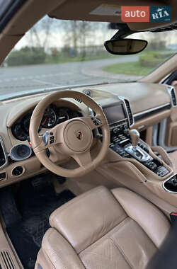 Внедорожник / Кроссовер Porsche Cayenne 2012 в 