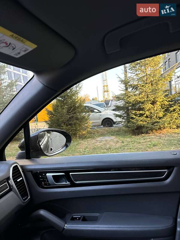 Внедорожник / Кроссовер Porsche Cayenne 2018 в Киеве