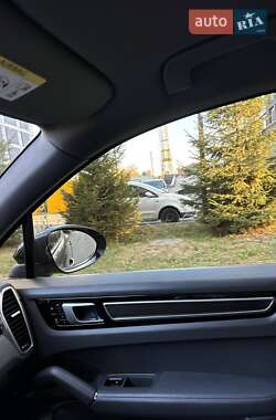 Внедорожник / Кроссовер Porsche Cayenne 2018 в 