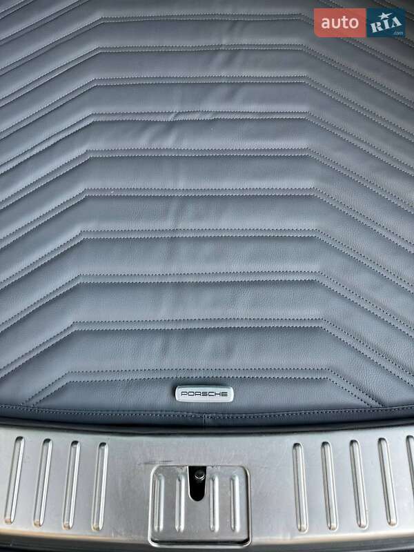 Внедорожник / Кроссовер Porsche Cayenne 2018 в Киеве
