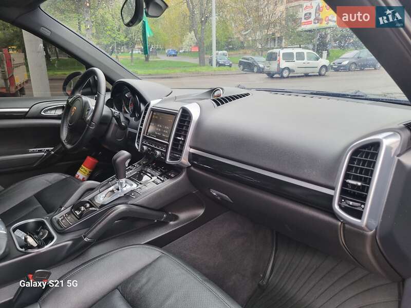Внедорожник / Кроссовер Porsche Cayenne 2013 в Ровно