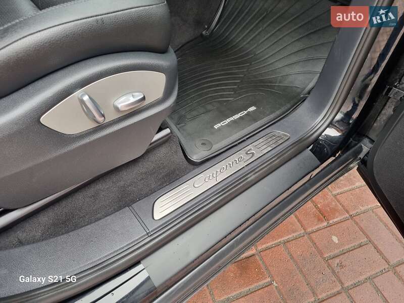 Внедорожник / Кроссовер Porsche Cayenne 2013 в Ровно